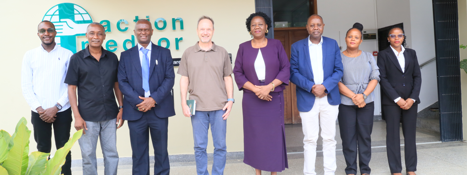 First slide [1600x600]